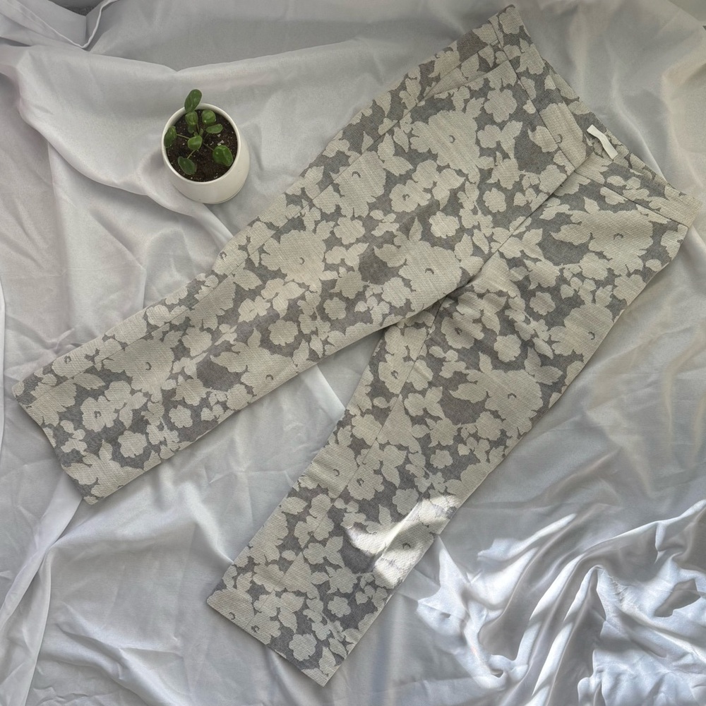 Boss Gray Floral Women’s Cropped Pants, size 6